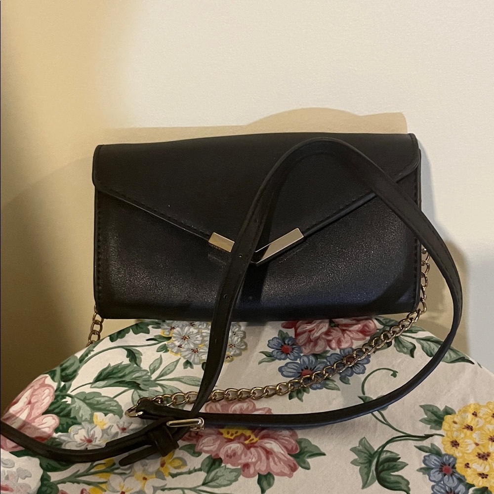 Urban Expressions Black Crossbody Bag with Gold Chain